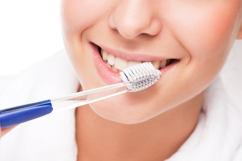 Giải đáp bắc cầu răng sứ có bền không? Các yếu tố ảnh hưởng 6 bắc cầu răng sứ có bền không